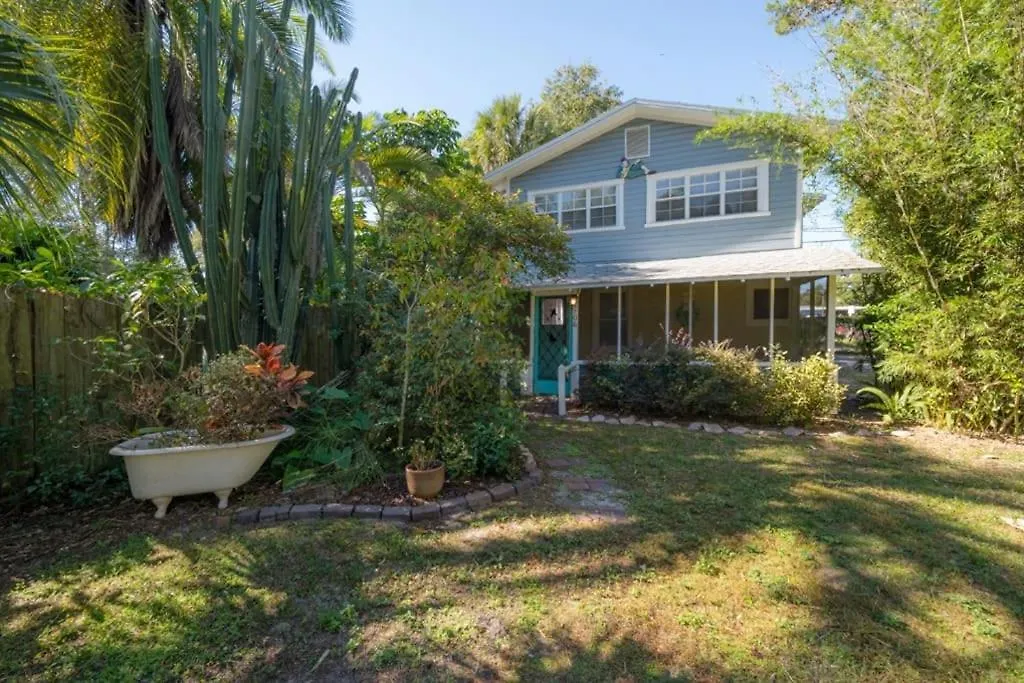 Holiday home Serene Beachy Bungalow With Large Screened Porch! Tampa