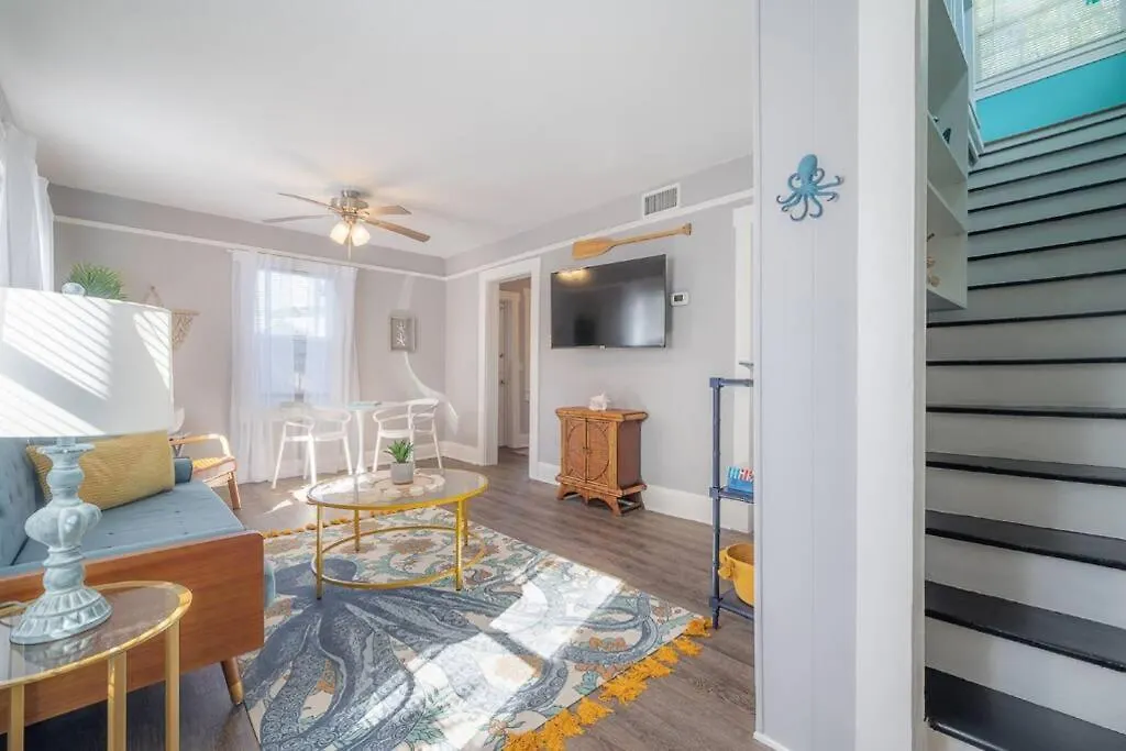 Serene Beachy Bungalow With Large Screened Porch! Tampa United States