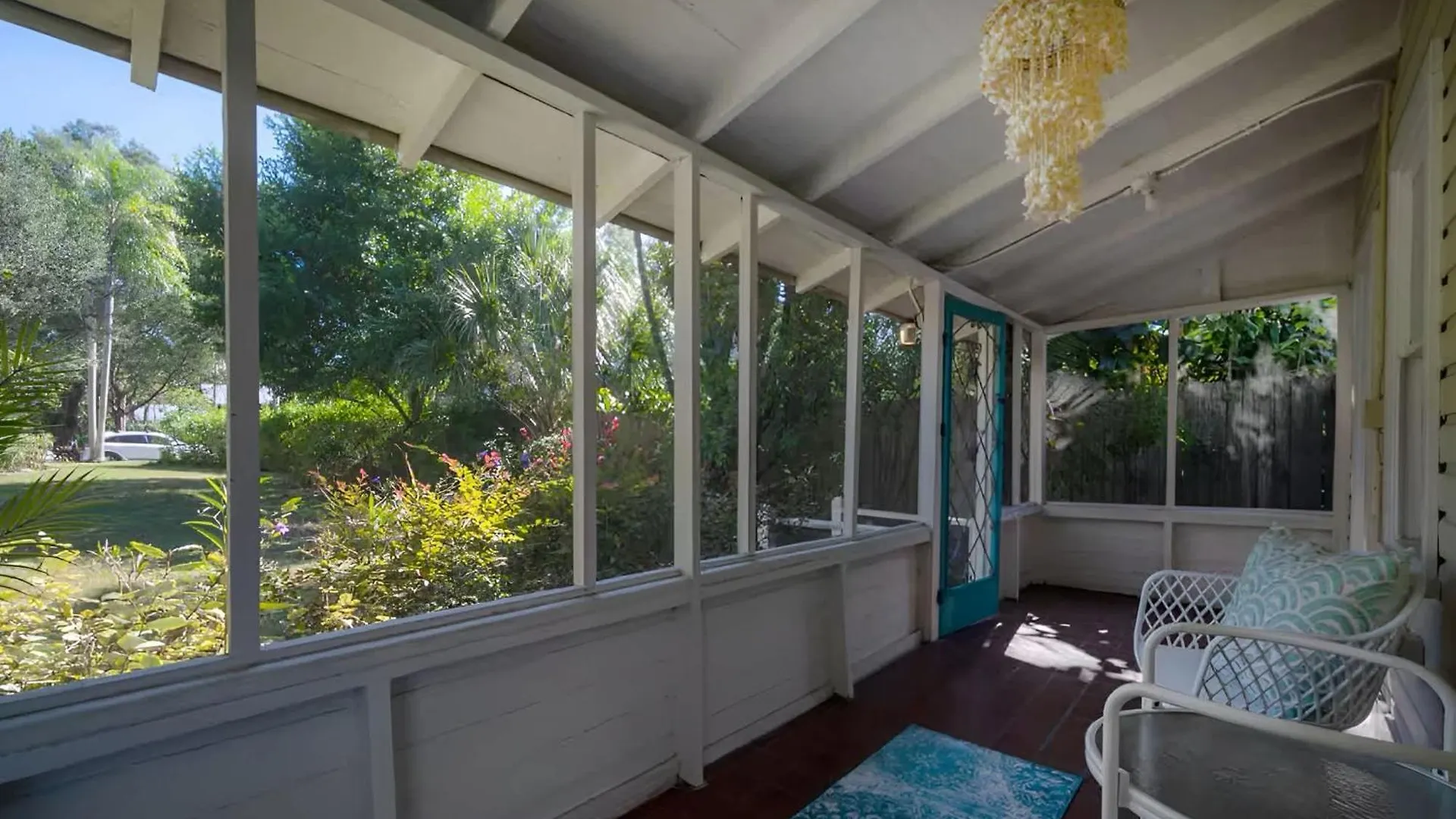 Serene Beachy Bungalow With Large Screened Porch! Tampa United States