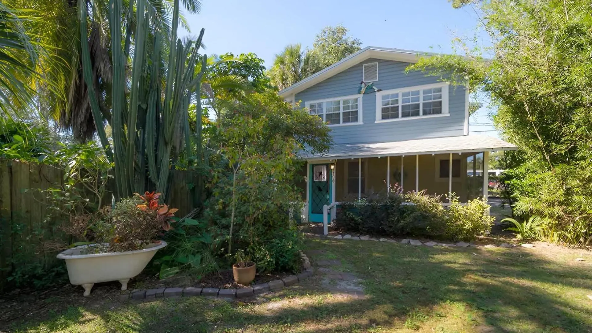 Serene Beachy Bungalow With Large Screened Porch! Tampa 0*,  United States